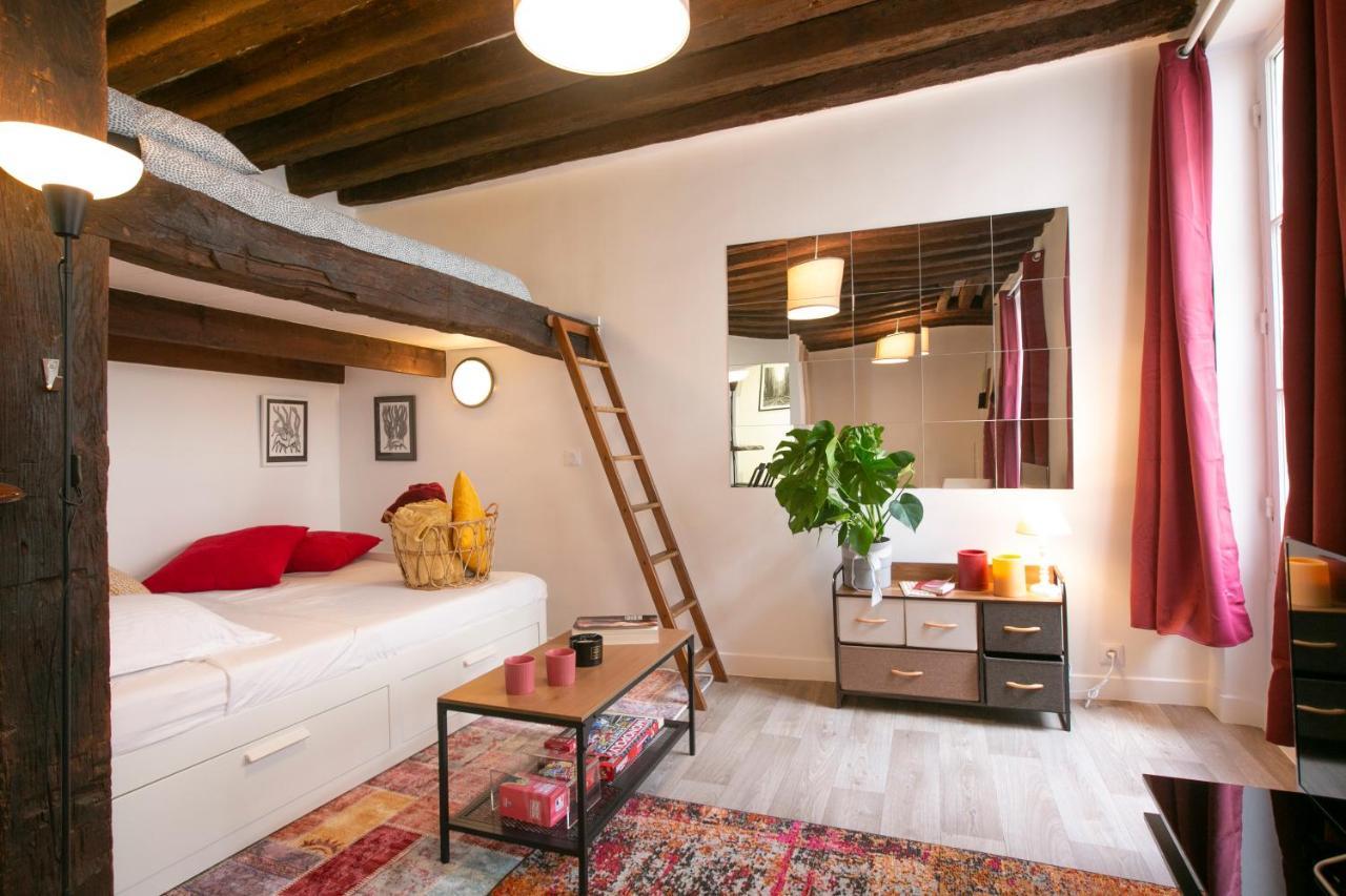 Authentic Apartment In Center Of Parisian Marais Exterior foto