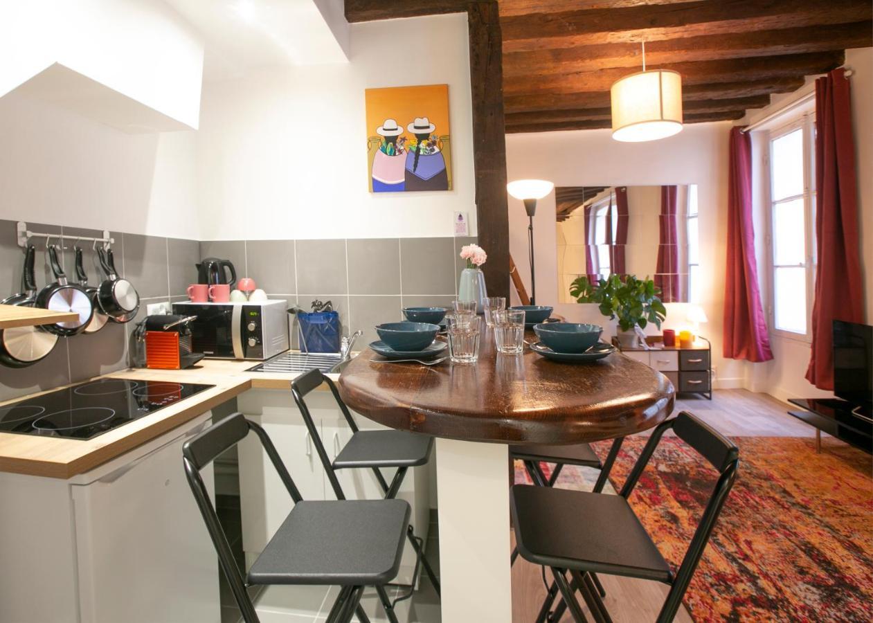 Authentic Apartment In Center Of Parisian Marais Exterior foto